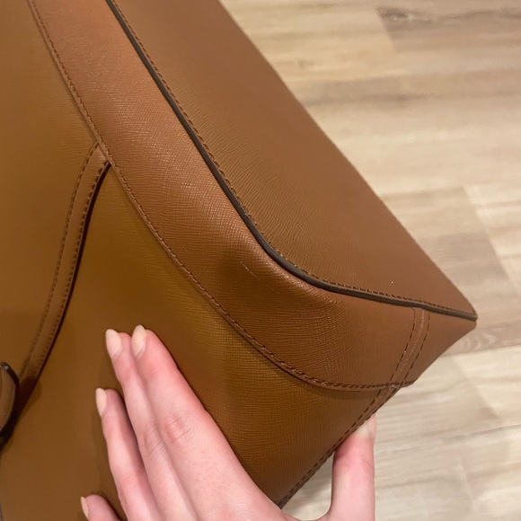 Micheal Kors Large Brown Saffiano Zip Tote - Picture 10 of 13